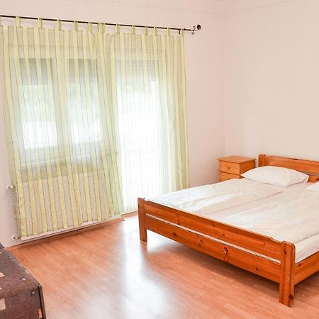Апарт готель Gabor Aron Apartman Гайдусобосло Екстер'єр фото