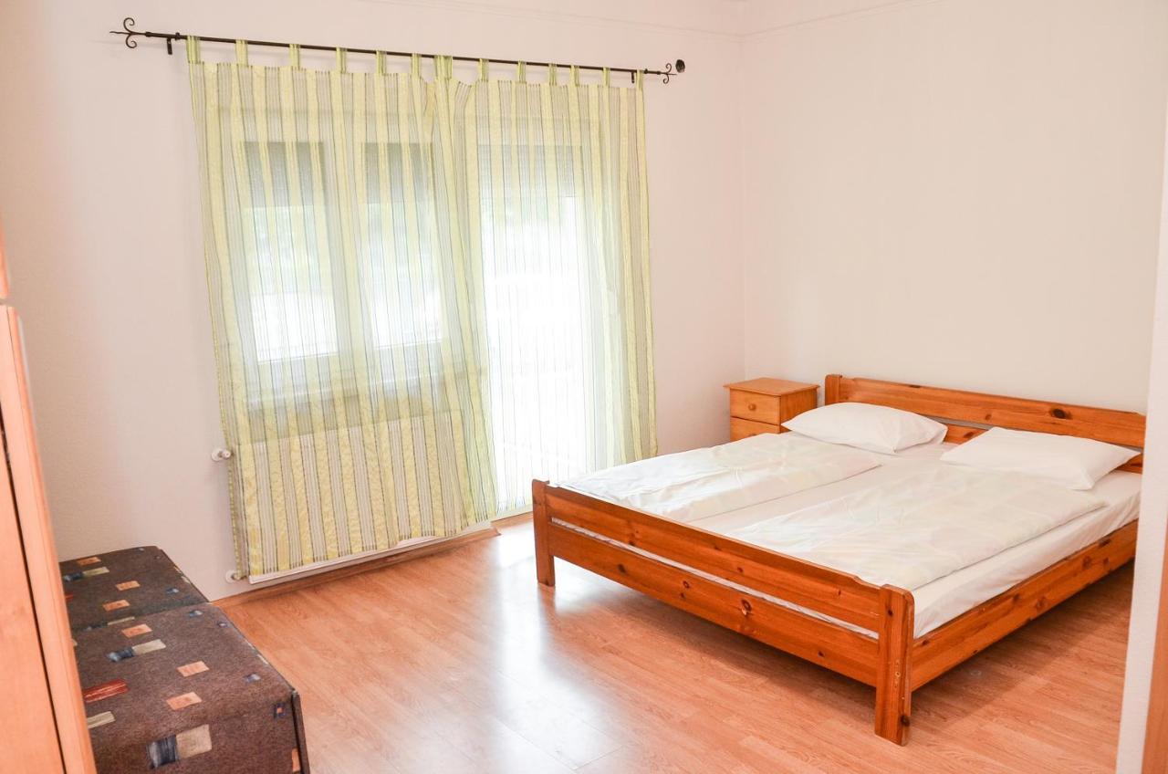 Апарт готель Gabor Aron Apartman Гайдусобосло Екстер'єр фото
