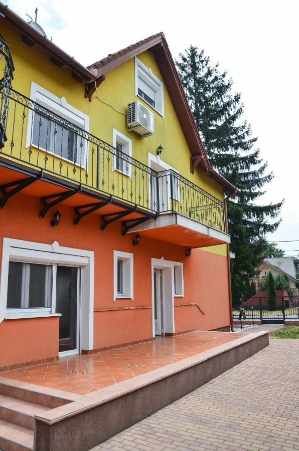 Апарт готель Gabor Aron Apartman Гайдусобосло Екстер'єр фото