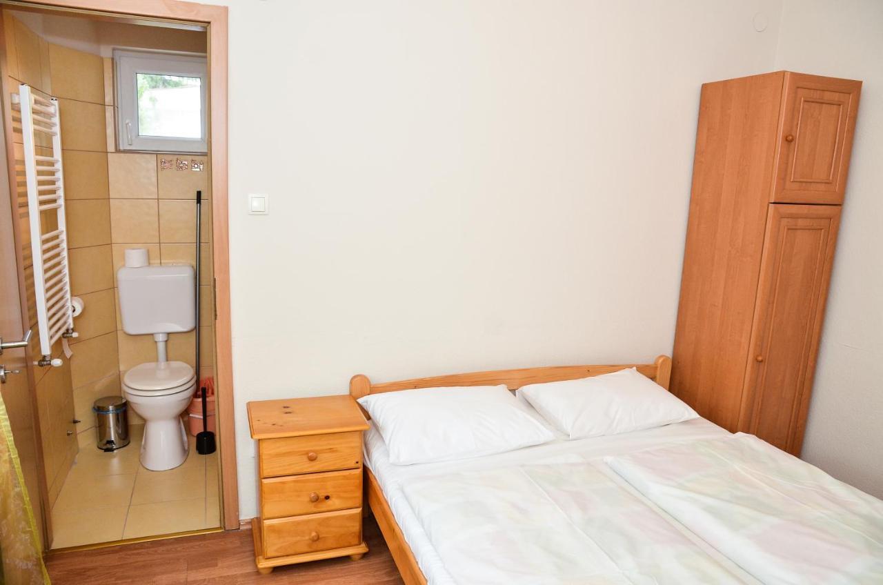 Апарт готель Gabor Aron Apartman Гайдусобосло Екстер'єр фото