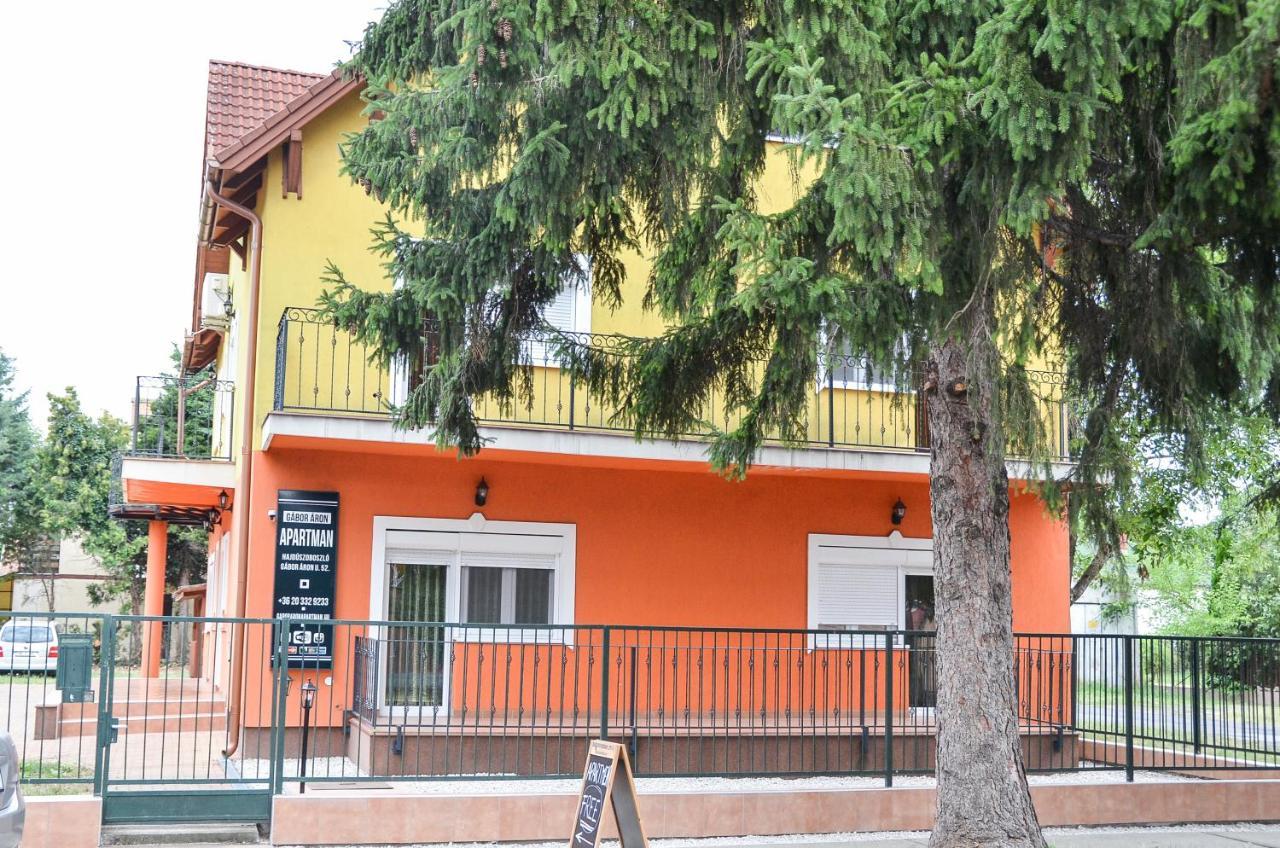Апарт готель Gabor Aron Apartman Гайдусобосло Екстер'єр фото