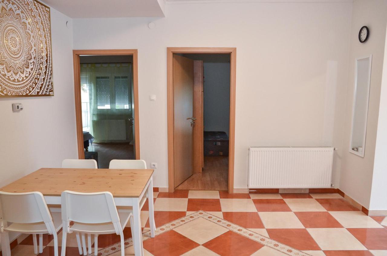 Апарт готель Gabor Aron Apartman Гайдусобосло Екстер'єр фото