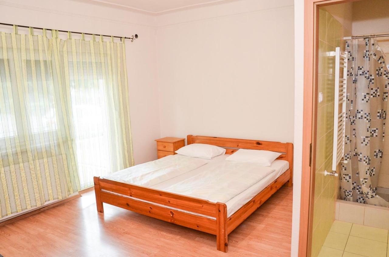 Апарт готель Gabor Aron Apartman Гайдусобосло Екстер'єр фото