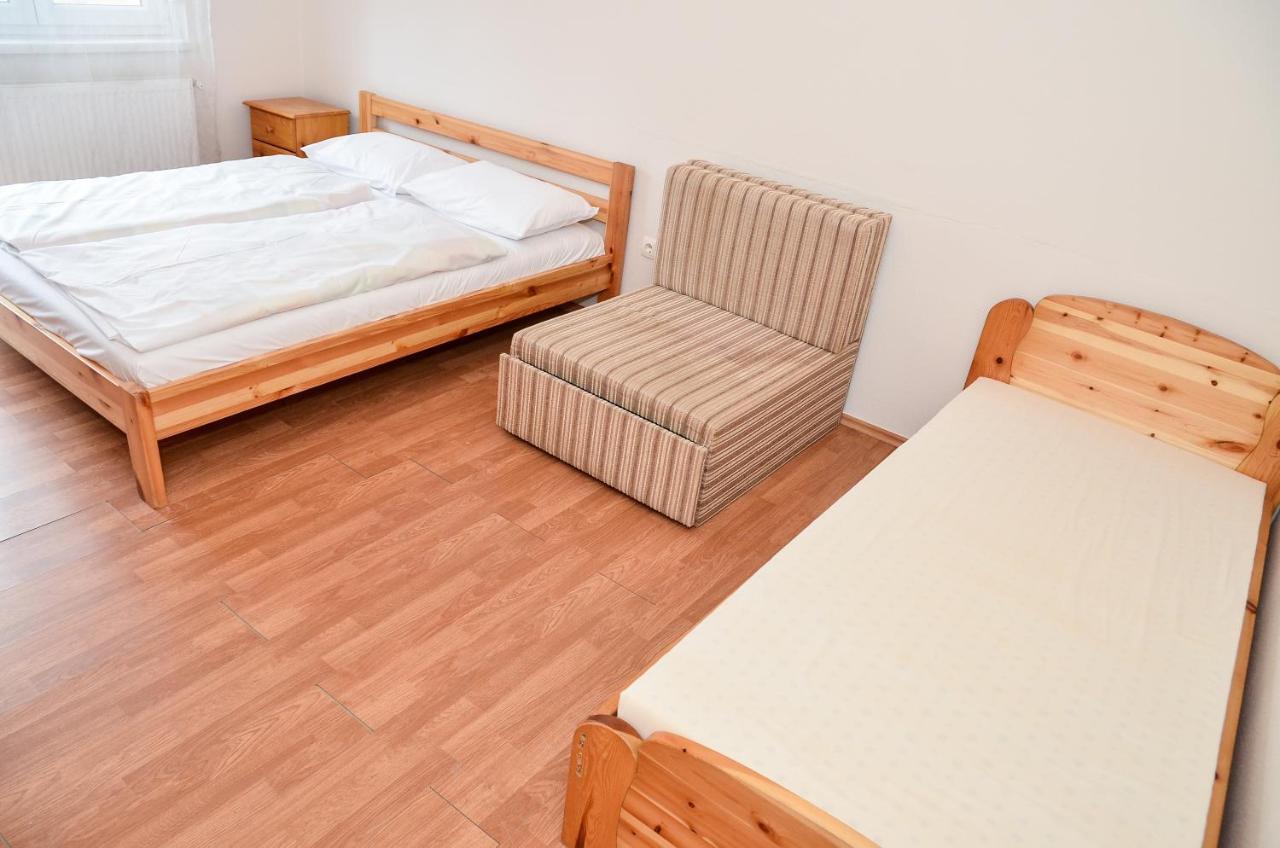 Апарт готель Gabor Aron Apartman Гайдусобосло Екстер'єр фото