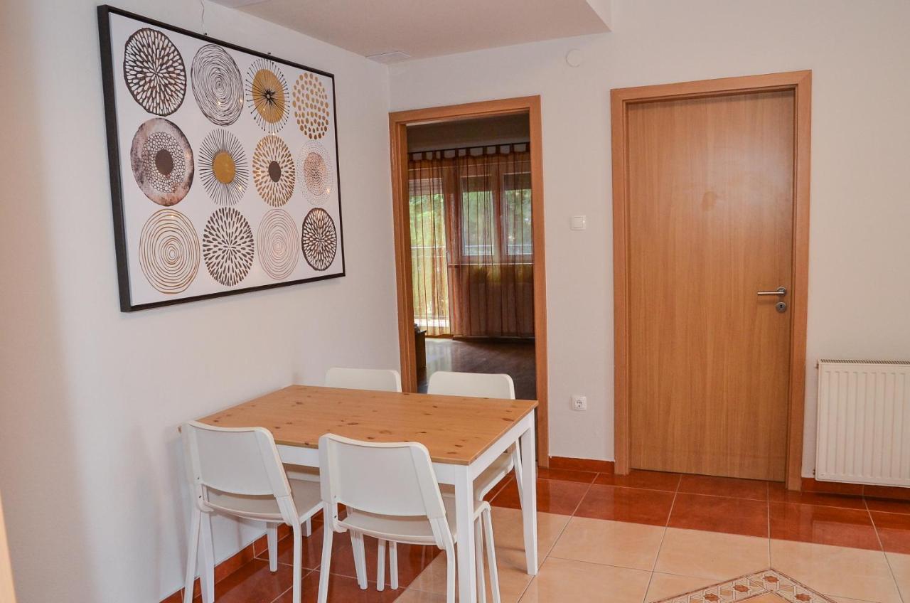 Апарт готель Gabor Aron Apartman Гайдусобосло Екстер'єр фото