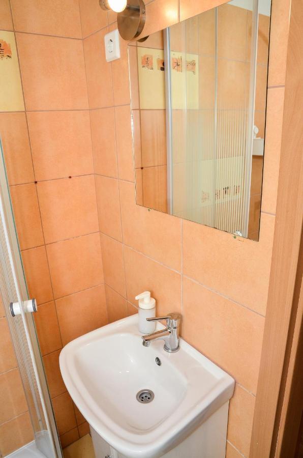 Апарт готель Gabor Aron Apartman Гайдусобосло Екстер'єр фото