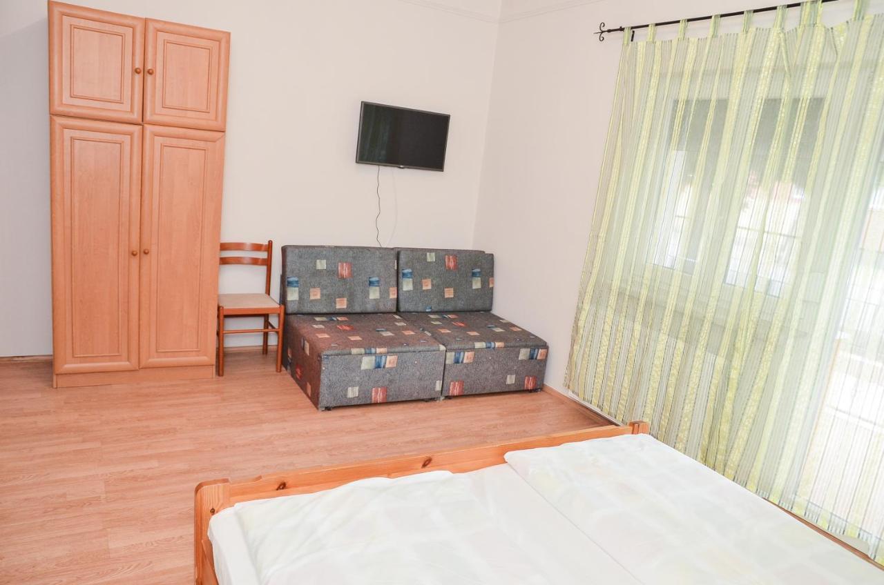 Апарт готель Gabor Aron Apartman Гайдусобосло Екстер'єр фото