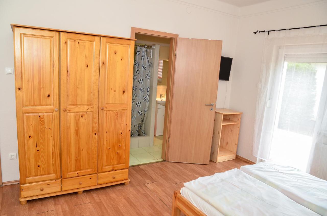 Апарт готель Gabor Aron Apartman Гайдусобосло Екстер'єр фото