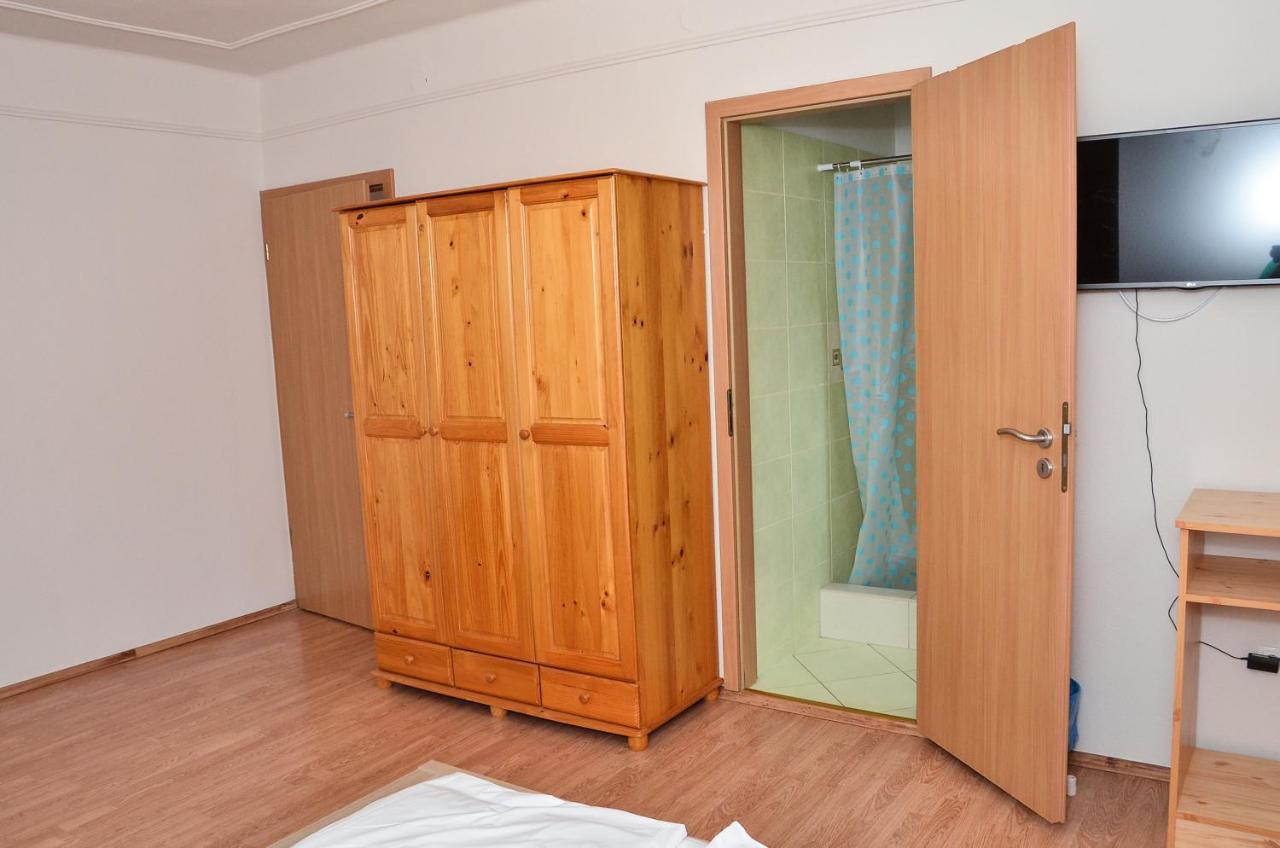 Апарт готель Gabor Aron Apartman Гайдусобосло Екстер'єр фото