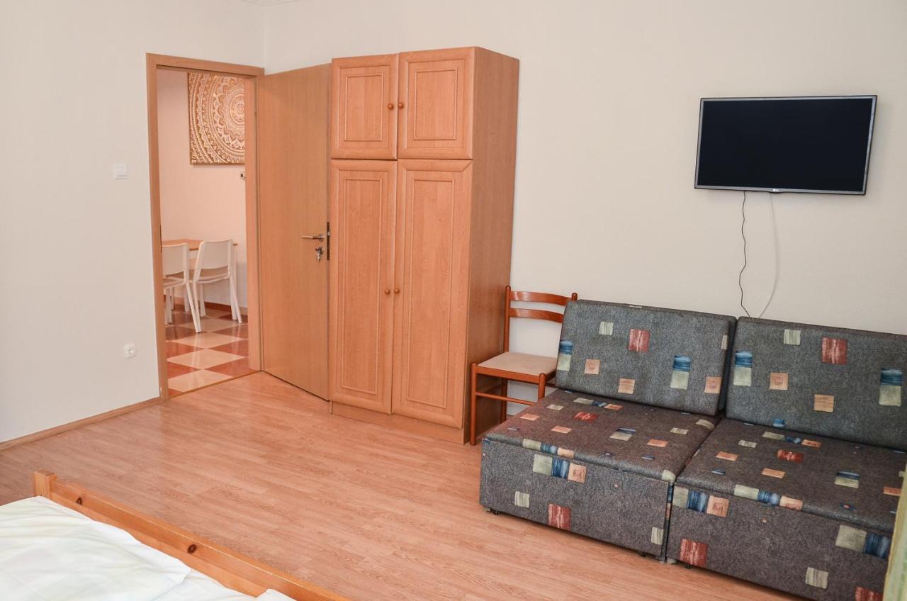 Апарт готель Gabor Aron Apartman Гайдусобосло Екстер'єр фото