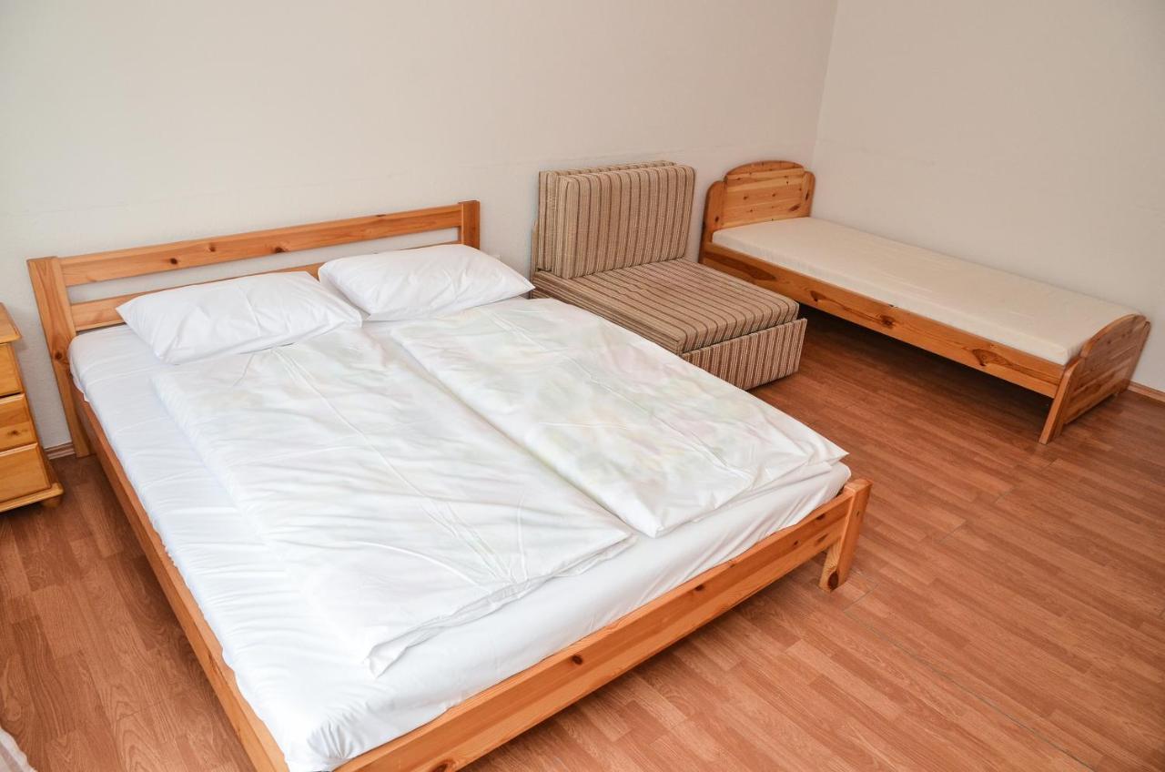 Апарт готель Gabor Aron Apartman Гайдусобосло Екстер'єр фото
